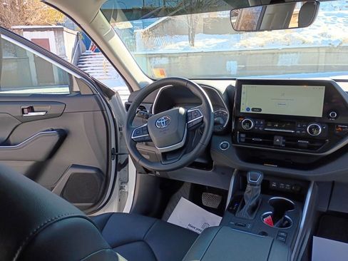 Used 2024 Toyota Highlander XLE image 20