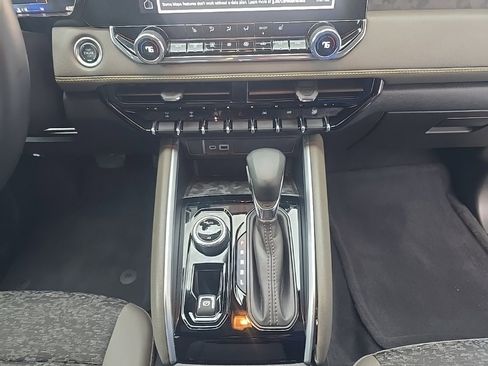 Used 2024 Chevrolet Colorado ZR2 w/ Technology Package image 26