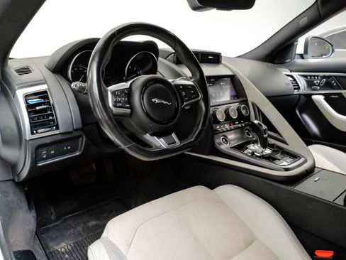 Used 2020 Jaguar F-TYPE Coupe image 3