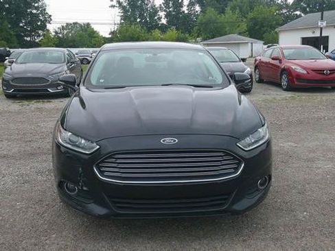 Used 2015 Ford Fusion SE w/ Equipment Group 202A FWD image 2