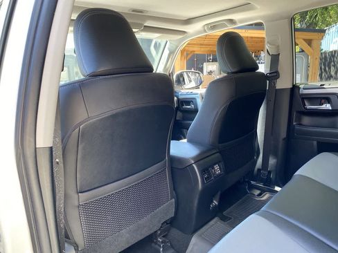 Used 2022 Toyota 4Runner SR5 Premium w/ Moonroof Package AWD/4WD image 15