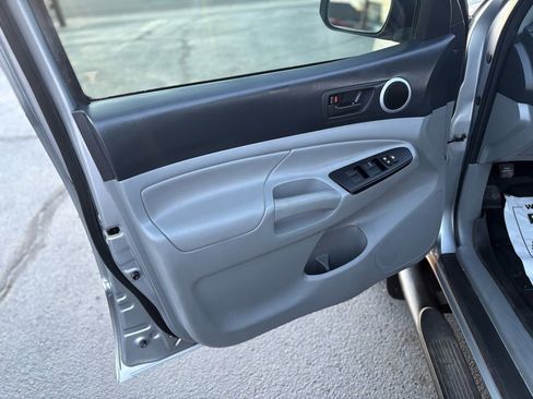 Used 2014 Toyota Tacoma 4x4 Double Cab w/ SR5 Package image 14