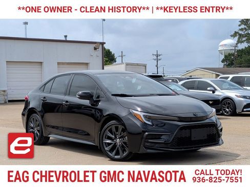 Used 2025 Toyota Corolla SE FWD image 1