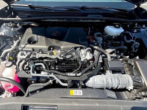 Used 2025 Toyota Camry SE image 10