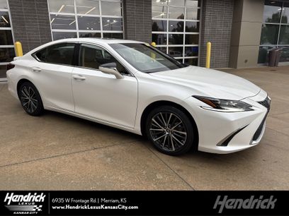 Used 2023 Lexus ES 300h w/ Luxury Package