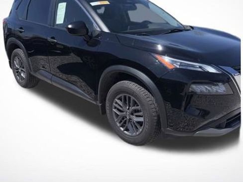 Used 2022 Nissan Rogue S FWD image 3