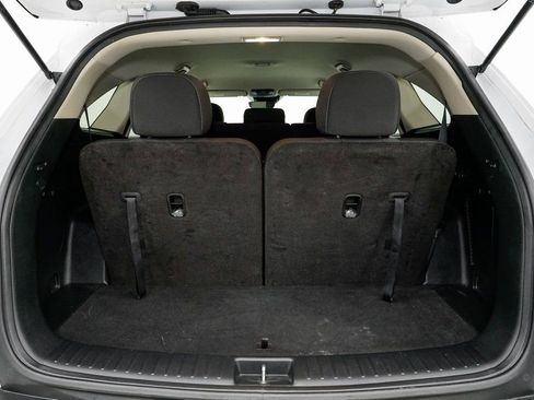 Used 2023 Kia Sorento LX image 32