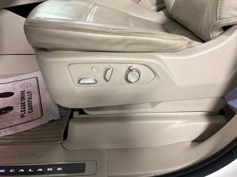 Used 2023 Cadillac Escalade Premium Luxury Platinum w/ LPO, Floor Liner Package AWD/4WD image 13