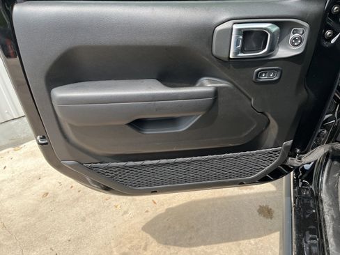 Used 2024 Jeep Wrangler Unlimited Rubicon w/ Technology Group AWD/4WD image 11