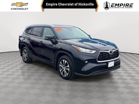 Used 2026 Toyota Highlander XLE AWD/4WD image 1