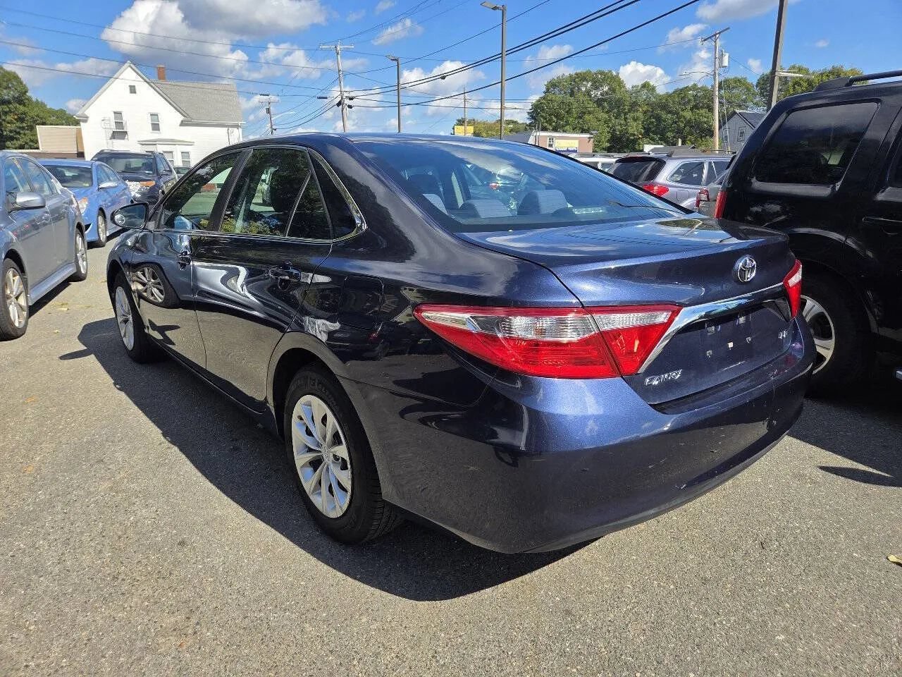 Used 2015 Toyota Camry LE FWD image 5