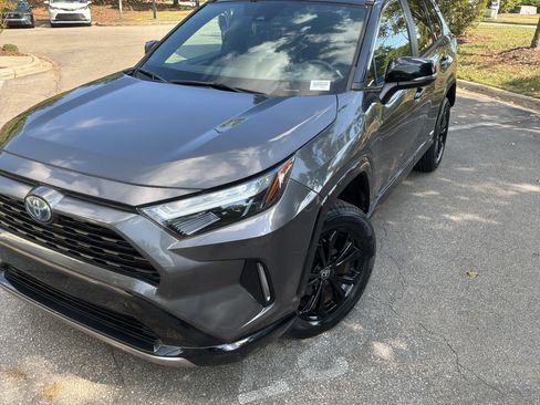 Used 2022 Toyota RAV4 XSE AWD/4WD image 5