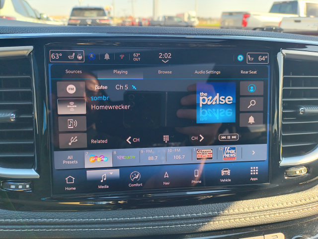 Used 2025 Chrysler Pacifica Limited w/ Uconnect Theater Family Group FWD image 24