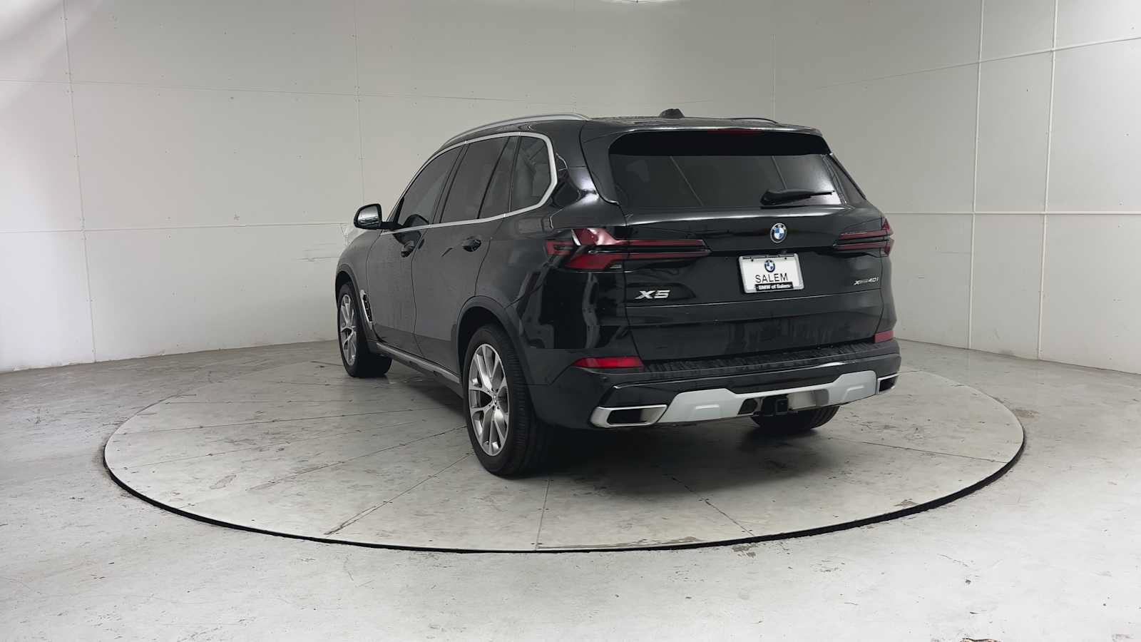 Used 2024 BMW X5 xDrive40i w/ Premium Package AWD/4WD image 3