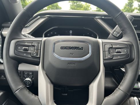Used 2025 GMC Sierra 3500 Denali w/ Denali Reserve Package AWD/4WD image 17