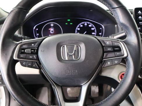 Used 2019 Honda Accord Touring image 3
