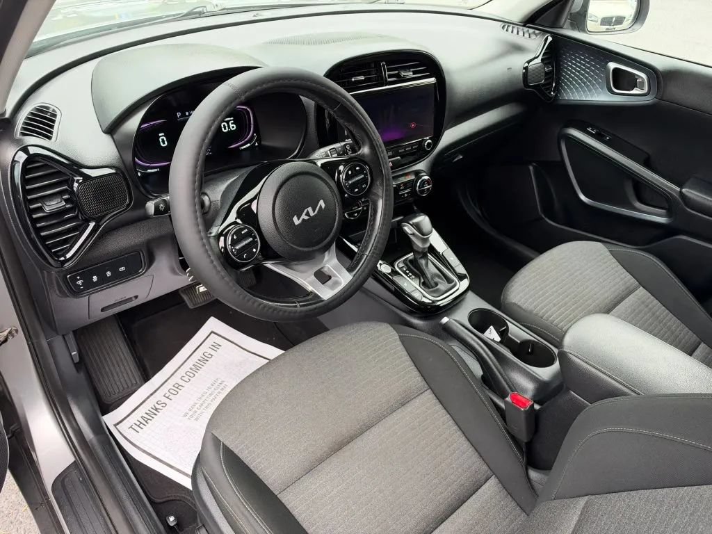 Used 2023 Kia Soul EX FWD image 2