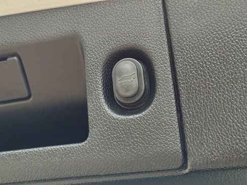 Used 2019 Chevrolet Tahoe LT w/ Luxury Package AWD/4WD image 12