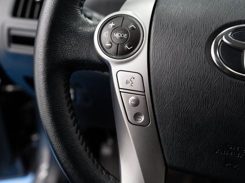 Used 2016 Toyota Prius V Four image 18