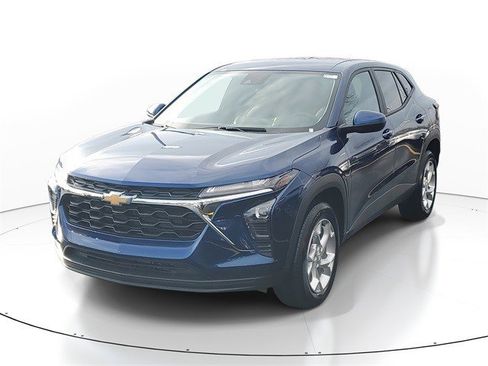 Certified 2024 Chevrolet Trax LS w/ LS Convenience Package image 2