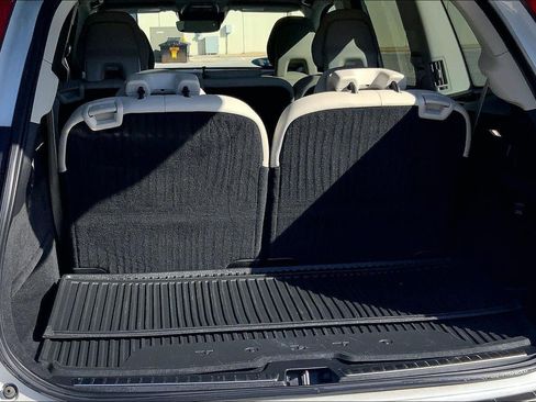 Used 2021 Volvo XC90 T6 Momentum w/ Climate Package image 4