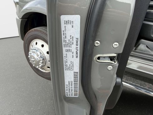 Used 2026 RAM 5500 4x4 Crew Cab w/ Laramie Trim Package image 8