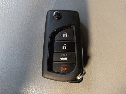 Used 2020 Toyota Camry LE FWD image 32