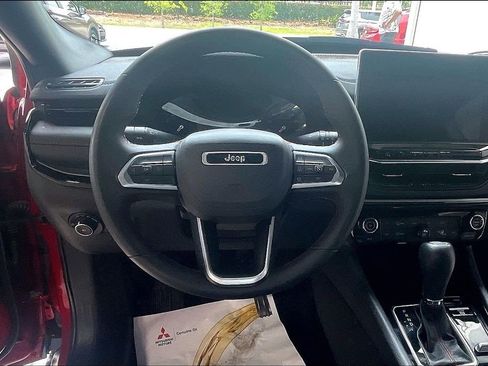 Used 2025 Jeep Compass Trailhawk AWD/4WD image 5