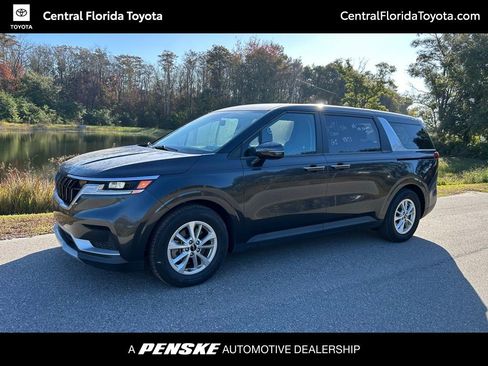 Used 2024 Kia Carnival LX image 1