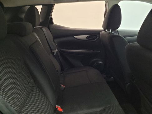 Used 2021 Nissan Rogue Sport S image 19