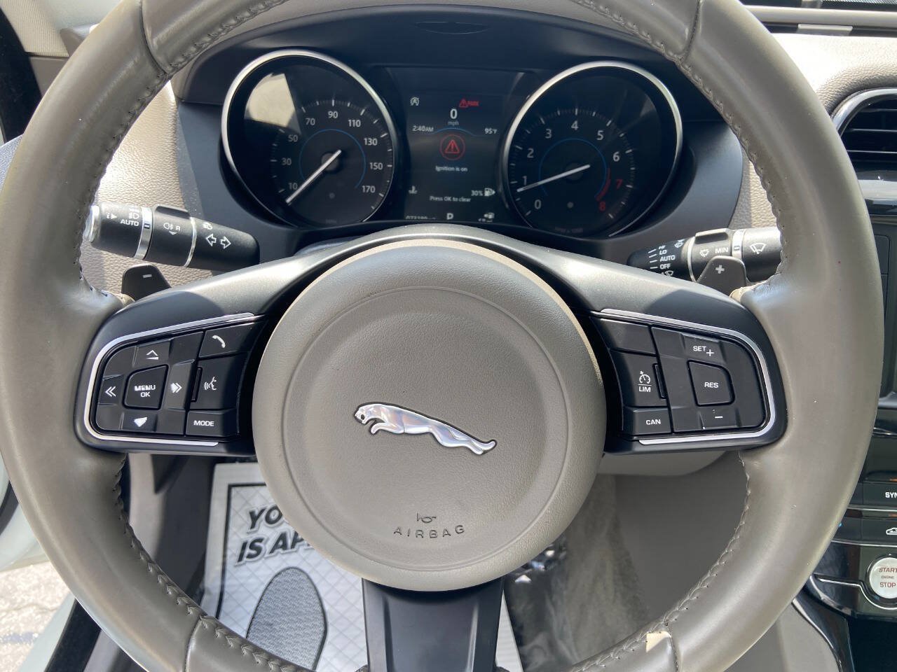 Used 2018 Jaguar XE Premium RWD image 15