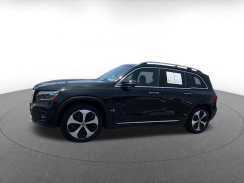 Used 2025 Mercedes-Benz GLB 250 4MATIC image 8