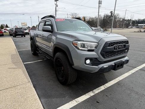 Used 2019 Toyota Tacoma TRD Off-Road image 5