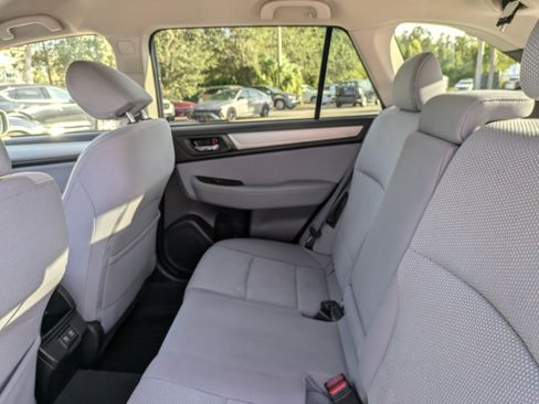 Used 2019 Subaru Outback 2.5i Premium image 15