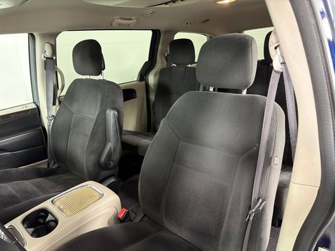 Used 2016 Dodge Grand Caravan SXT w/ Rear Park Assist Package FWD image 12