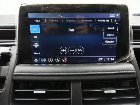 Used 2021 Chevrolet Suburban LT w/ Rear Media and Nav Package image 9