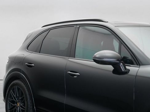 Used 2025 Porsche Cayenne GTS AWD/4WD image 4