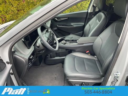 Used 2025 Kia EV6 Wind image 21