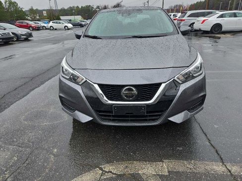 Used 2021 Nissan Versa SV FWD image 3