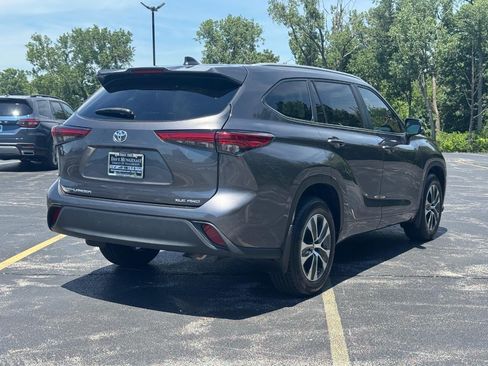 Used 2023 Toyota Highlander XLE AWD/4WD image 4