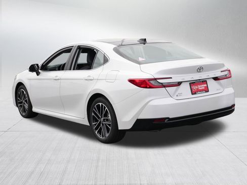 Used 2025 Toyota Camry XLE image 5