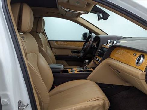 Used 2019 Bentley Bentayga AWD/4WD image 22