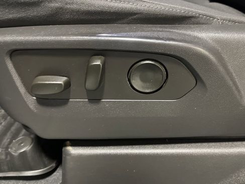 Used 2023 Chevrolet Silverado 1500 Custom image 13