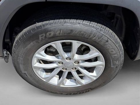 Used 2020 Jeep Cherokee Latitude w/ Mobile Office Group AWD/4WD image 9