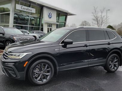 Used 2022 Volkswagen Tiguan SE w/ Panoramic Sunroof Package