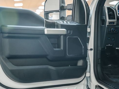 Certified 2022 Ford F250 Lariat w/ Black Appearance Package image 49