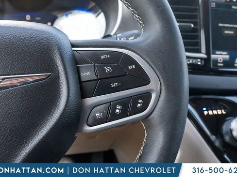 Used 2024 Chrysler Pacifica Touring-L FWD image 13