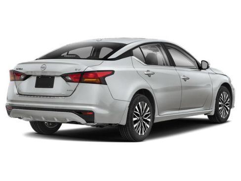 Used 2024 Nissan Altima 2.5 SV FWD image 2