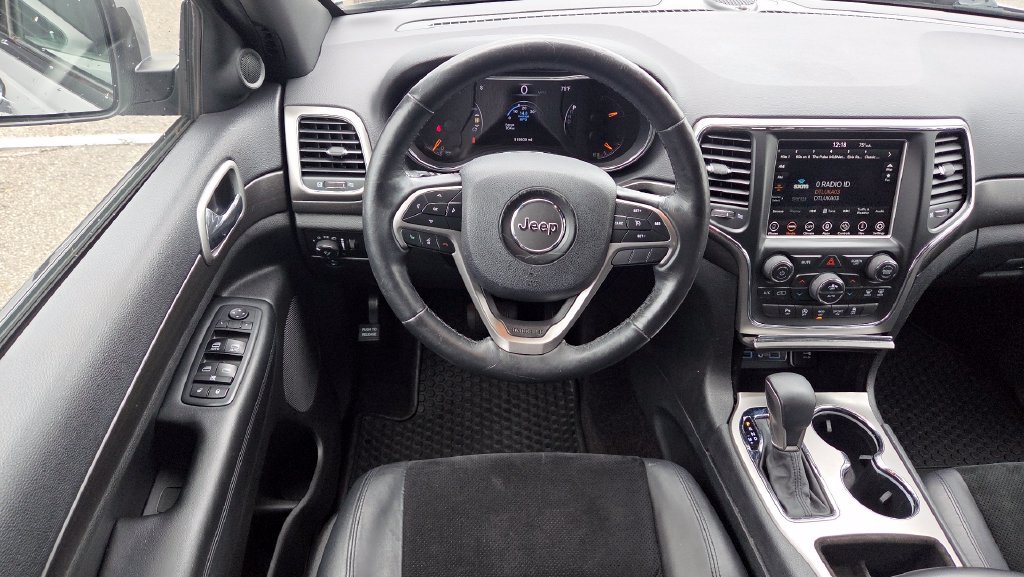 Used 2018 Jeep Grand Cherokee Altitude AWD/4WD image 18