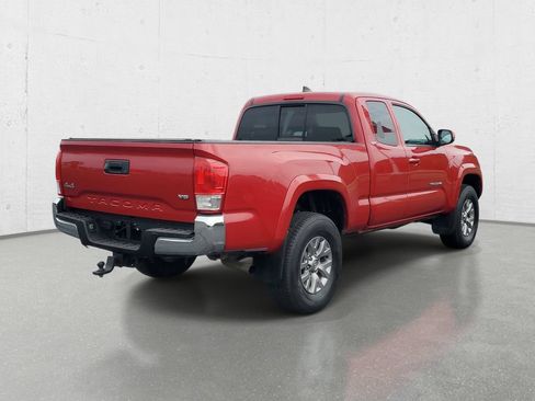 Used 2017 Toyota Tacoma SR5 AWD/4WD image 7